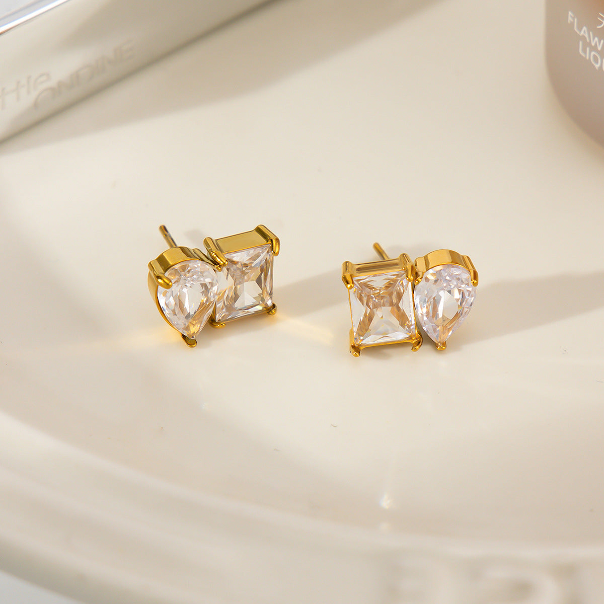 Astra Geometric Studs